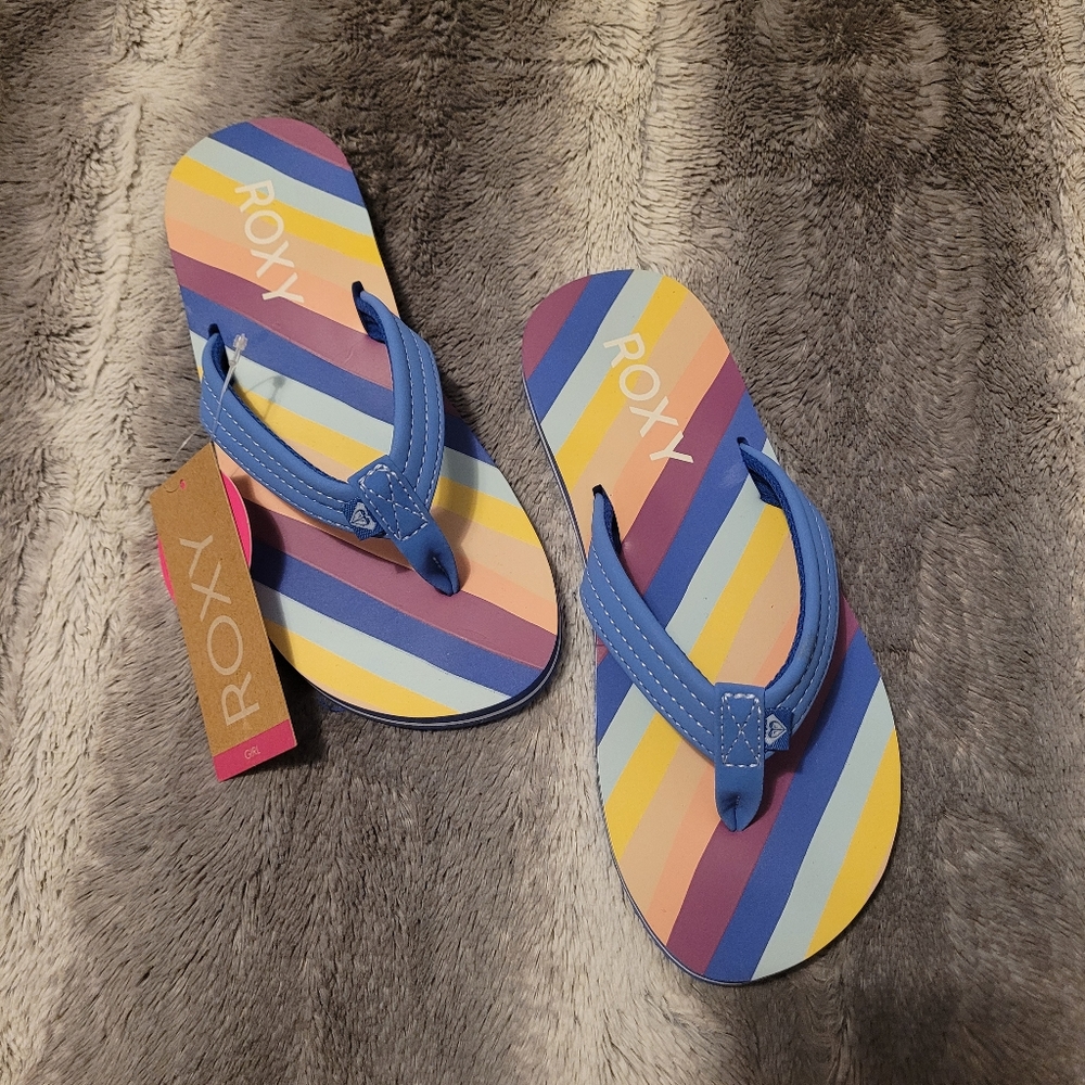 Roxy Flip Flops NWT size 3